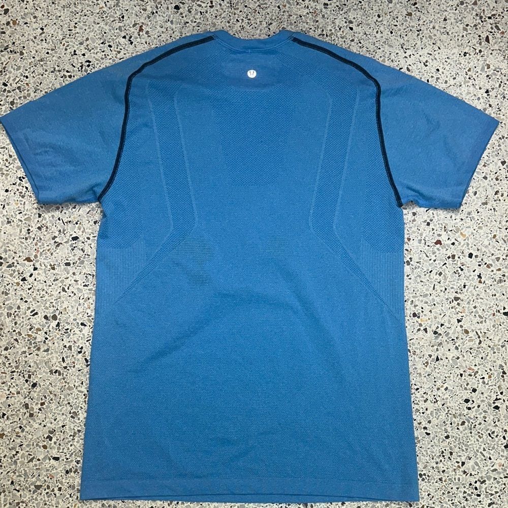 Lululemon blue metal vent tech short sleeve shirt medium m